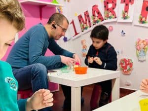 ziua tatalui la gradinita familie fericita copii fericiti