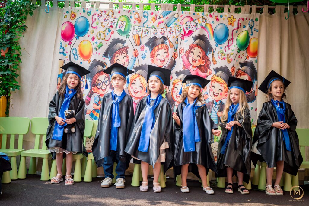 foto copii la serbarea de final de an a gradinitei private sector 2 castelino baby